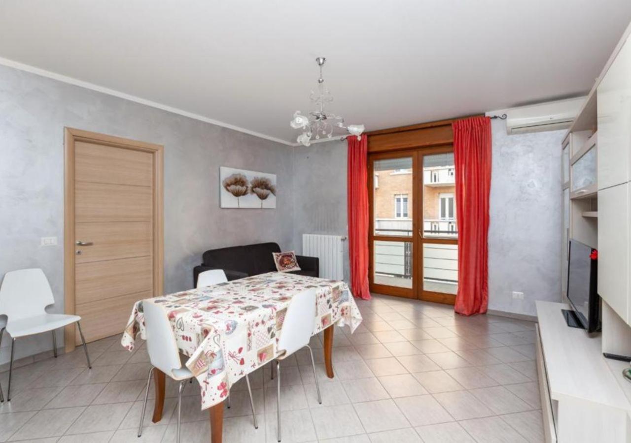 Comfy Cozy Close To Metro Appartamento